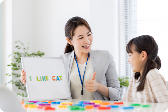 小さいお子様でも安心！子ども専門の講師陣